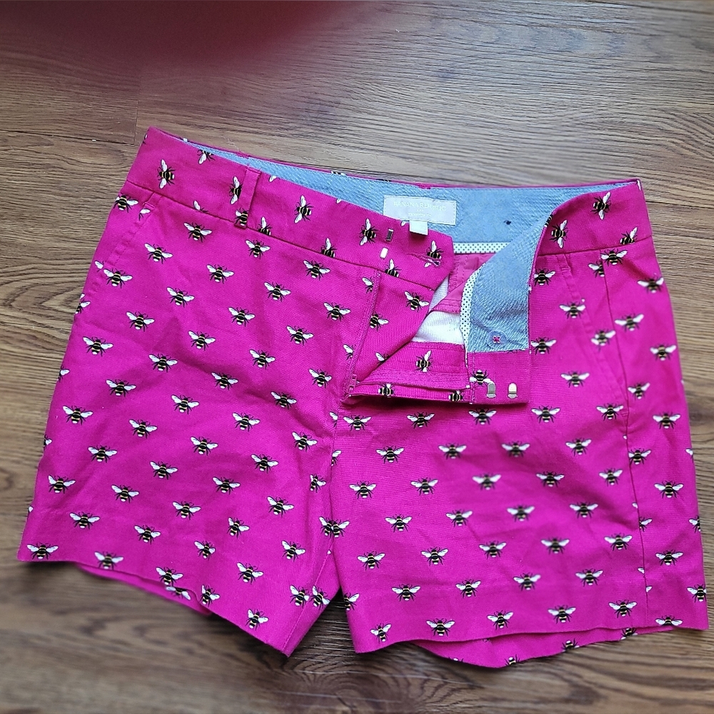 Banana Republic Hampton Fit Pink Bumblebee Shorts